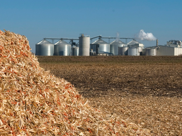 Poet&#039;s cellulosic-ethanol plant in Emmetsburg, Iowa, is slated to produce 20 million gallons of cellulosic ethanol per year and ramp up to 25 million gallons produced using corn cobs, leaves, husks and stalks as a feedstock. (DTN/The Progressive Farmer file photo)